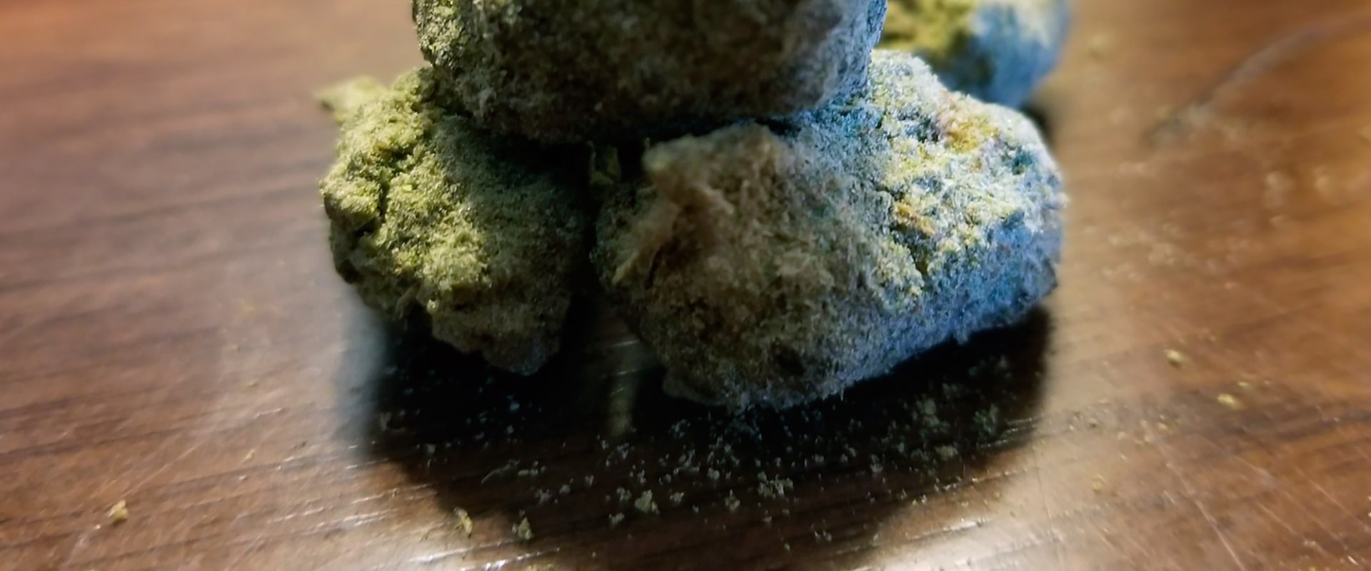 Is it safe to combine different types of delta-8 thc products such as moon rocks in one session?